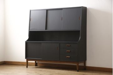 ペイント家具　デンマークヴィンテージ　チーク材　北欧家具らしいスタイリッシュさが魅力のサイドボード(収納棚、戸棚、サイドキャビネット、ビンテージ)(R-058459)