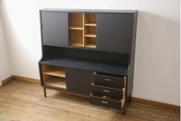 ペイント家具　デンマークヴィンテージ　チーク材　北欧家具らしいスタイリッシュさが魅力のサイドボード(収納棚、戸棚、サイドキャビネット、ビンテージ)(R-058459)