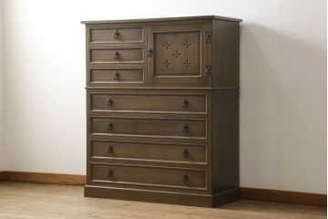 中古　神戸洋家具　伊藤家具　クラシカルな佇まいが魅力的なチェスト(衣装タンス、引き出し)(R-058460)