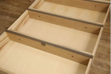 中古　神戸洋家具　伊藤家具　クラシカルな佇まいが魅力的なチェスト(衣装タンス、引き出し)(R-058460)