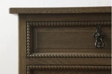 中古　神戸洋家具　伊藤家具　クラシカルな佇まいが魅力的なチェスト(衣装タンス、引き出し)(R-058460)