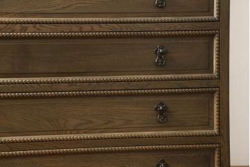 中古　神戸洋家具　伊藤家具　クラシカルな佇まいが魅力的なチェスト(衣装タンス、引き出し)(R-058460)