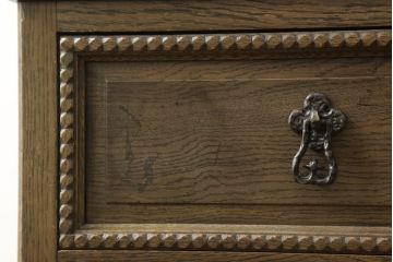 中古　神戸洋家具　伊藤家具　クラシカルな佇まいが魅力的なチェスト(衣装タンス、引き出し)(R-058460)