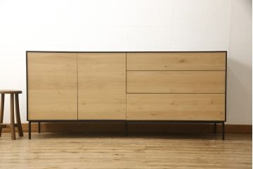 中古　超美品　ベルギー　ザ・コンランショップ(THE CONRAN SHOP)　Ethnicraft (エスニクラフト)　オーク　ブラックバード　ツートンカラーがおしゃれなサイドボード(ストレージ、収納棚、戸棚、サイドキャビネット)(定価約46万円)(R-058464)