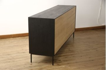 中古　超美品　ベルギー　ザ・コンランショップ(THE CONRAN SHOP)　Ethnicraft (エスニクラフト)　オーク　ブラックバード　ツートンカラーがおしゃれなサイドボード(ストレージ、収納棚、戸棚、サイドキャビネット)(定価約46万円)(R-058464)