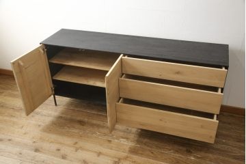 中古　超美品　ベルギー　ザ・コンランショップ(THE CONRAN SHOP)　Ethnicraft (エスニクラフト)　オーク　ブラックバード　ツートンカラーがおしゃれなサイドボード(ストレージ、収納棚、戸棚、サイドキャビネット)(定価約46万円)(R-058464)