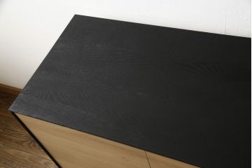 中古　超美品　ベルギー　ザ・コンランショップ(THE CONRAN SHOP)　Ethnicraft (エスニクラフト)　オーク　ブラックバード　ツートンカラーがおしゃれなサイドボード(ストレージ、収納棚、戸棚、サイドキャビネット)(定価約46万円)(R-058464)