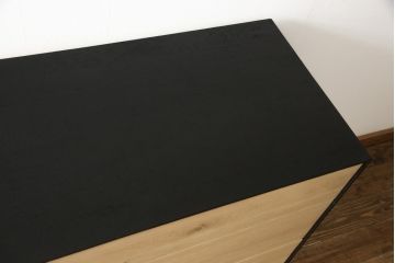 中古　超美品　ベルギー　ザ・コンランショップ(THE CONRAN SHOP)　Ethnicraft (エスニクラフト)　オーク　ブラックバード　ツートンカラーがおしゃれなサイドボード(ストレージ、収納棚、戸棚、サイドキャビネット)(定価約46万円)(R-058464)