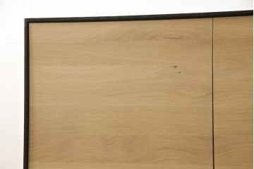 中古　超美品　ベルギー　ザ・コンランショップ(THE CONRAN SHOP)　Ethnicraft (エスニクラフト)　オーク　ブラックバード　ツートンカラーがおしゃれなサイドボード(ストレージ、収納棚、戸棚、サイドキャビネット)(定価約46万円)(R-058464)