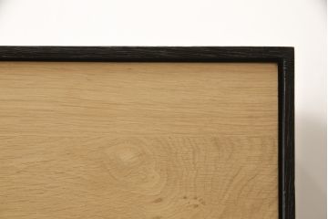 中古　超美品　ベルギー　ザ・コンランショップ(THE CONRAN SHOP)　Ethnicraft (エスニクラフト)　オーク　ブラックバード　ツートンカラーがおしゃれなサイドボード(ストレージ、収納棚、戸棚、サイドキャビネット)(定価約46万円)(R-058464)