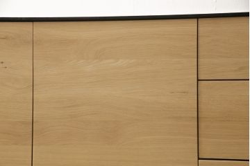中古　超美品　ベルギー　ザ・コンランショップ(THE CONRAN SHOP)　Ethnicraft (エスニクラフト)　オーク　ブラックバード　ツートンカラーがおしゃれなサイドボード(ストレージ、収納棚、戸棚、サイドキャビネット)(定価約46万円)(R-058464)