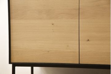 中古　超美品　ベルギー　ザ・コンランショップ(THE CONRAN SHOP)　Ethnicraft (エスニクラフト)　オーク　ブラックバード　ツートンカラーがおしゃれなサイドボード(ストレージ、収納棚、戸棚、サイドキャビネット)(定価約46万円)(R-058464)
