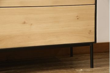 中古　超美品　ベルギー　ザ・コンランショップ(THE CONRAN SHOP)　Ethnicraft (エスニクラフト)　オーク　ブラックバード　ツートンカラーがおしゃれなサイドボード(ストレージ、収納棚、戸棚、サイドキャビネット)(定価約46万円)(R-058464)