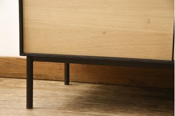 中古　超美品　ベルギー　ザ・コンランショップ(THE CONRAN SHOP)　Ethnicraft (エスニクラフト)　オーク　ブラックバード　ツートンカラーがおしゃれなサイドボード(ストレージ、収納棚、戸棚、サイドキャビネット)(定価約46万円)(R-058464)
