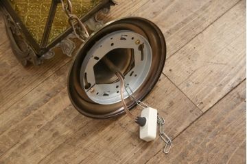 中古　美品　アンティーク調　ガラスの模様や装飾が魅力的な天井照明(ペンダントライト、吊り下げ照明)(R-058465)