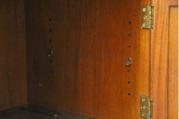 中古　希少　DREXEL HERITAGE(ドレクセルヘリテイジ)　FRANCESCA(フランチェスカ)シリーズ　マホガニー材　エレガントな佇まいが目を引くテレビ台(オーディオボード、テレビボード、キャビネット、戸棚)(R-058476)