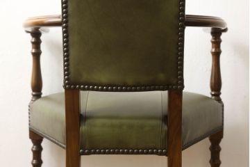 新品　未使用　展示品(中古)　バロッサバレンティ(VARO,S.A. VALENTI)　優美なシルエットが目を引くカクトワール・チェア(ダイニングチェア、アームチェア)(定価約20万円)(R-058480)