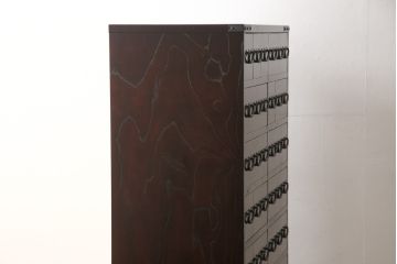 中古　美品　引き出し38杯!　珍しいデザインが目を引く薬箪笥(百目箪笥、小引き出し、和タンス、収納箪笥)(R-058490)