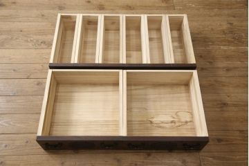 中古　美品　引き出し38杯!　珍しいデザインが目を引く薬箪笥(百目箪笥、小引き出し、和タンス、収納箪笥)(R-058490)