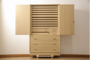 中古　宮内庁御用達桐匠　新井昇　松本錫蔵　たっぷり収納できる上手物の総桐箪笥(胴厚、総桐たんす、着物箪笥、引き出し)(定価約170万円)(R-058493)