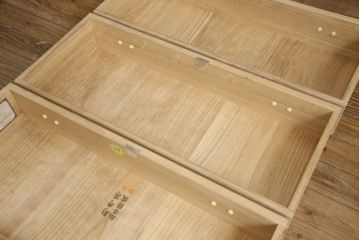 中古　宮内庁御用達桐匠　新井昇　松本錫蔵　たっぷり収納できる上手物の総桐箪笥(胴厚、総桐たんす、着物箪笥、引き出し)(定価約170万円)(R-058493)