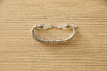 中古　宮内庁御用達桐匠　新井昇　松本錫蔵　たっぷり収納できる上手物の総桐箪笥(胴厚、総桐たんす、着物箪笥、引き出し)(定価約170万円)(R-058493)