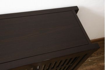 中古　美品　広島県　博永家具　総欅(ケヤキ)材　重厚感ある佇まいが魅力的な五尺水屋箪笥サイドボード(食器棚、戸棚、収納棚、キャビネット)(R-058498)