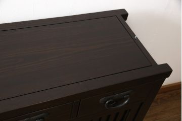 中古　美品　広島県　博永家具　総欅(ケヤキ)材　重厚感ある佇まいが魅力的な五尺水屋箪笥サイドボード(食器棚、戸棚、収納棚、キャビネット)(R-058499)