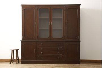 中古　美品　神戸元町欧風家具　メープル不二屋　クラシカルで気品あるデザインが魅力的なキャビネット(食器棚、カップボード、戸棚、収納棚)(R-058501)