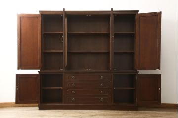 中古　美品　神戸元町欧風家具　メープル不二屋　クラシカルで気品あるデザインが魅力的なキャビネット(食器棚、カップボード、戸棚、収納棚)(R-058501)