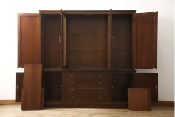 中古　美品　神戸元町欧風家具　メープル不二屋　クラシカルで気品あるデザインが魅力的なキャビネット(食器棚、カップボード、戸棚、収納棚)(R-058501)
