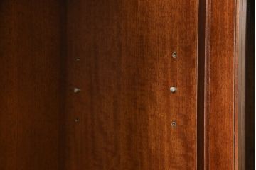 中古　美品　神戸元町欧風家具　メープル不二屋　クラシカルで気品あるデザインが魅力的なキャビネット(食器棚、カップボード、戸棚、収納棚)(R-058501)