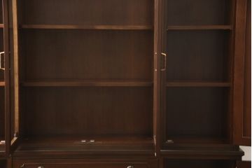 中古　美品　神戸元町欧風家具　メープル不二屋　クラシカルで気品あるデザインが魅力的なキャビネット(食器棚、カップボード、戸棚、収納棚)(R-058501)