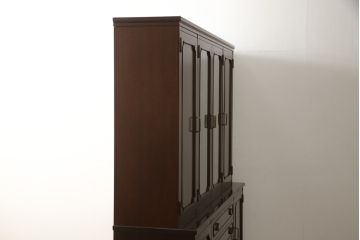 中古　美品　神戸元町欧風家具　メープル不二屋　クラシカルで気品あるデザインが魅力的なキャビネット(食器棚、カップボード、戸棚、収納棚)(R-058501)