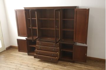 中古　美品　神戸元町欧風家具　メープル不二屋　クラシカルで気品あるデザインが魅力的なキャビネット(食器棚、カップボード、戸棚、収納棚)(R-058501)
