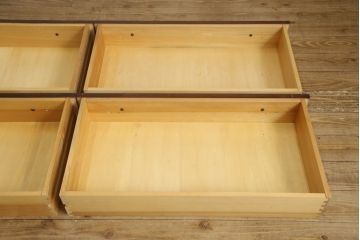 中古　美品　神戸元町欧風家具　メープル不二屋　クラシカルで気品あるデザインが魅力的なキャビネット(食器棚、カップボード、戸棚、収納棚)(R-058501)