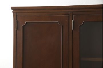 中古　美品　神戸元町欧風家具　メープル不二屋　クラシカルで気品あるデザインが魅力的なキャビネット(食器棚、カップボード、戸棚、収納棚)(R-058501)