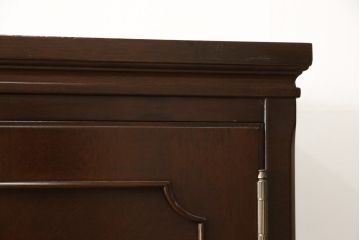 中古　美品　神戸元町欧風家具　メープル不二屋　クラシカルで気品あるデザインが魅力的なキャビネット(食器棚、カップボード、戸棚、収納棚)(R-058501)