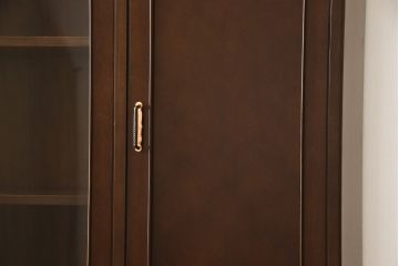 中古　美品　神戸元町欧風家具　メープル不二屋　クラシカルで気品あるデザインが魅力的なキャビネット(食器棚、カップボード、戸棚、収納棚)(R-058501)