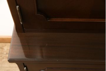 中古　美品　神戸元町欧風家具　メープル不二屋　クラシカルで気品あるデザインが魅力的なキャビネット(食器棚、カップボード、戸棚、収納棚)(R-058501)