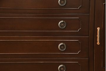 中古　美品　神戸元町欧風家具　メープル不二屋　クラシカルで気品あるデザインが魅力的なキャビネット(食器棚、カップボード、戸棚、収納棚)(R-058501)