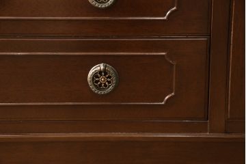 中古　美品　神戸元町欧風家具　メープル不二屋　クラシカルで気品あるデザインが魅力的なキャビネット(食器棚、カップボード、戸棚、収納棚)(R-058501)