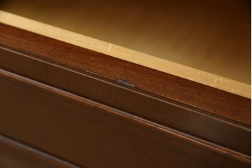中古　美品　神戸元町欧風家具　メープル不二屋　クラシカルで気品あるデザインが魅力的なキャビネット(食器棚、カップボード、戸棚、収納棚)(R-058501)