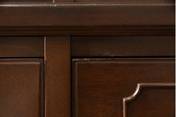 中古　美品　神戸元町欧風家具　メープル不二屋　クラシカルで気品あるデザインが魅力的なキャビネット(食器棚、カップボード、戸棚、収納棚)(R-058501)