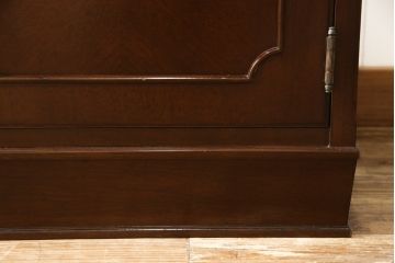 中古　美品　神戸元町欧風家具　メープル不二屋　クラシカルで気品あるデザインが魅力的なキャビネット(食器棚、カップボード、戸棚、収納棚)(R-058501)