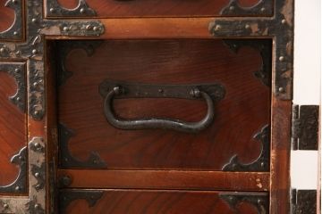 和製アンティーク　上手物!　三方欅(ケヤキ)材　杢目の素晴らしい東北小箪笥(時代箪笥、和タンス、収納たんす、引き出し)(R-058509)