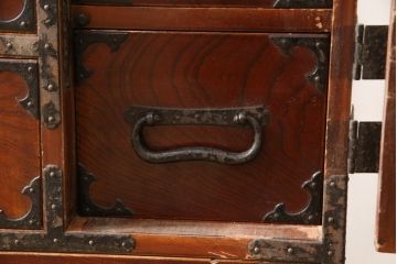 和製アンティーク　上手物!　三方欅(ケヤキ)材　杢目の素晴らしい東北小箪笥(時代箪笥、和タンス、収納たんす、引き出し)(R-058509)
