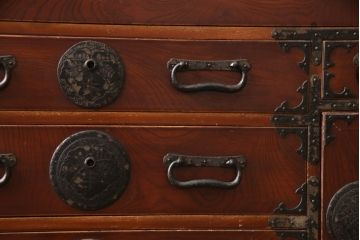 和製アンティーク　上手物!　三方欅(ケヤキ)材　杢目の素晴らしい東北小箪笥(時代箪笥、和タンス、収納たんす、引き出し)(R-058509)