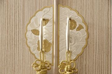 中古　伝統工芸品　頓所芳男作　気品を感じさせる美しい佇まいが魅力的な加茂桐箪笥(胴厚、総桐たんす、総桐箪笥、着物箪笥、衣装箪笥、和タンス、引き出し)(R-058517)
