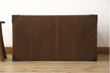 和製アンティーク　前面欅(ケヤキ)材　梅の花をモチーフにした珍しい金具がかわいらしい和タンス(収納箪笥、時代箪笥、引き出し)(R-058518)